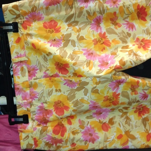 Rampage women's yellow floral Capri pants Sz 11 NWoT - Picture 13 of 17